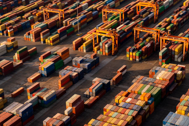 컨테이너 포트 공중 보기 - commercial dock global finance container harbor 뉴스 사진 이미지