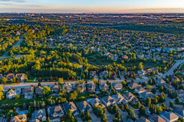 aerial view of residential distratic at rutherford road and islinton ave., detached and duplex house, woodbridge, vaughan, canada - deciduous tree autumn canada house imagens e fotografias de stock