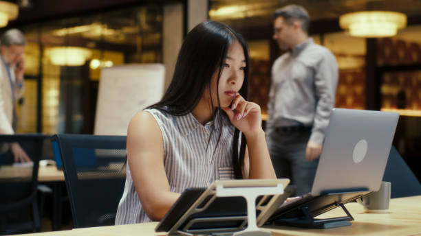 istock Asian businesswoman working in office 1431561478