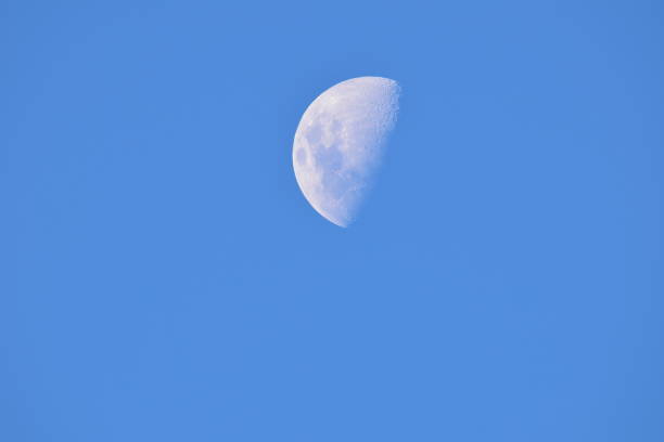 istock Moon in the daytime 1431583404