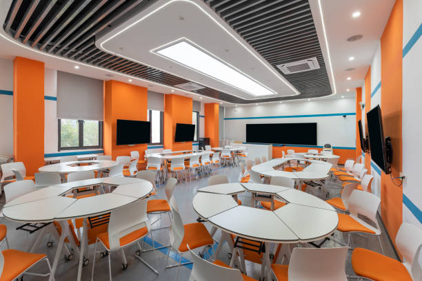 multimedia classroom with colorful decoration and tables and chairs of different shapes - learning education chair circle imagens e fotografias de stock