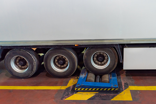 Rollers in a mandatory vehicle inspection (ITV) to check the brakes of vehicles.