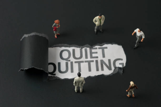 Torn Papers: Quiet Quitting - fotografia de stock