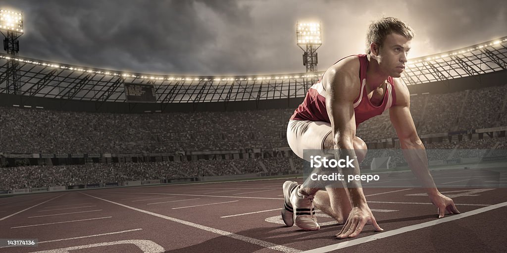 Atleta se preparando para corrida - Foto de stock de Bloco de Largada royalty-free