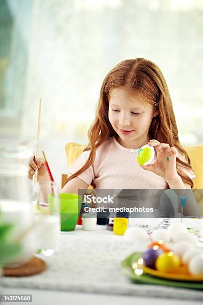 Photo libre de droit de Peinture Des Oeufs banque d'images et plus d'images libres de droit de 6-7 ans - 6-7 ans, Art, Art et Artisanat