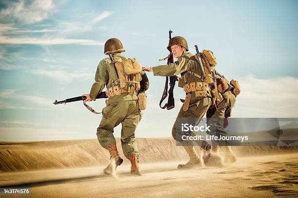 第二次世界大戦兵士にいる砂漠の嵐 - 第二次世界大戦のストックフォトや画像を多数ご用意 - 第二次世界大戦, 軍隊, 3人