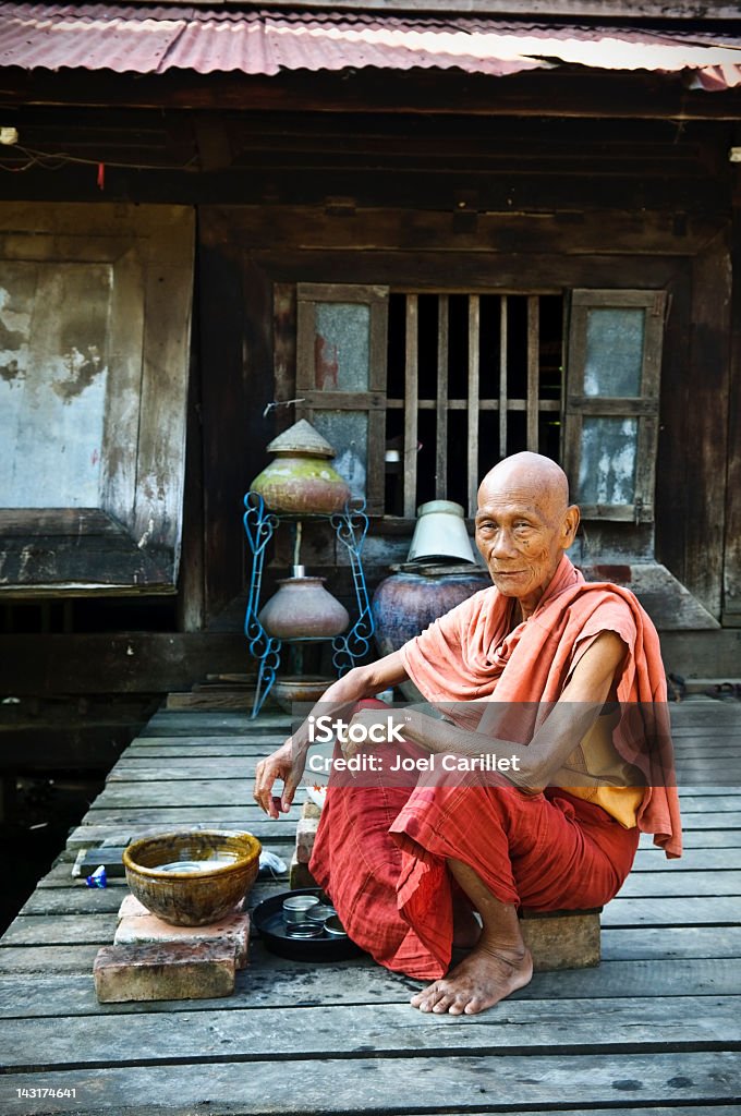 Ancien moine de Birmanie à Mandalay, Myanmar - Photo de Myanmar libre de droits