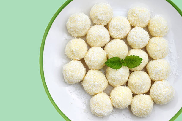 istock Homemade unbaked coconut balls on a plate 1431746832