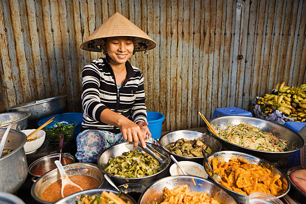 Vietnamese food vendor on local market  market vendor photos stock pictures, royalty-free photos & images