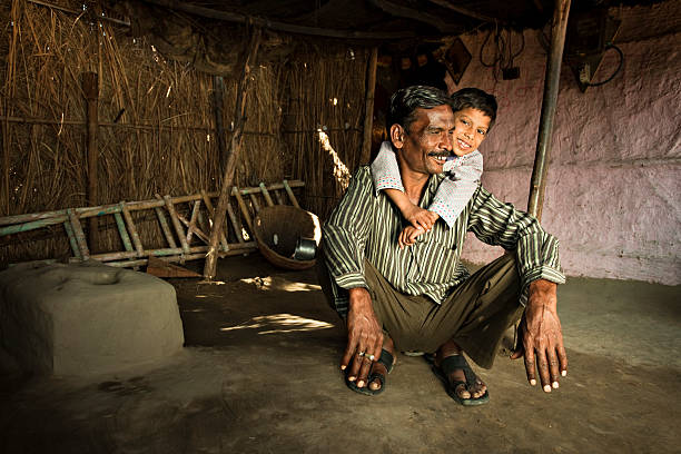 pessoas reais a partir do espaço rural índia: feliz pai e filho - day asian ethnicity asian culture asian and indian ethnicities imagens e fotografias de stock