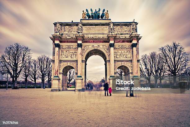 Arc De Triomphe Du Carrousel Paryż Orientacyjny - zdjęcia stockowe i więcej obrazów Paryż - Paryż, Pola Elizejskie, Zima