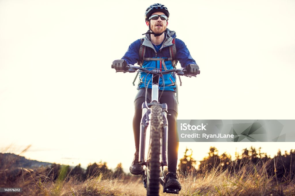 Balade en vélo au coucher du soleil - Photo de Activité physique libre de droits