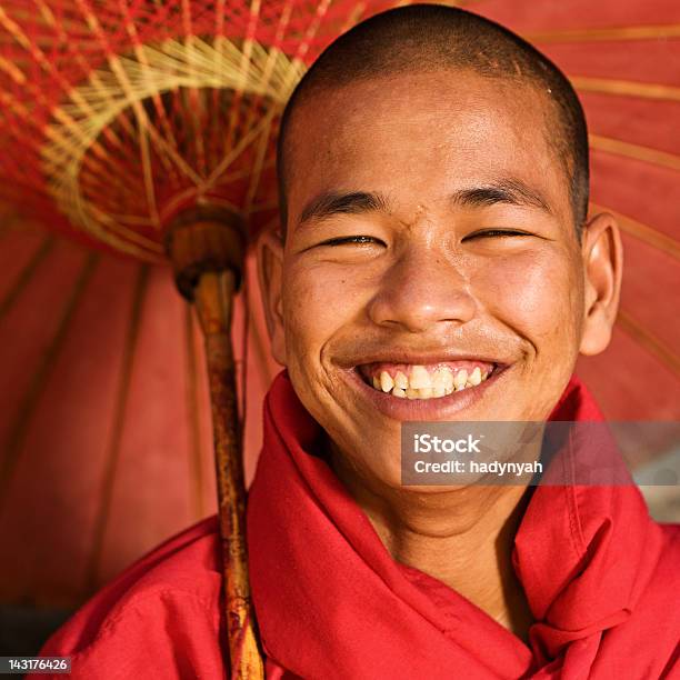 Monaco Buddista Novizio Myanmar - Fotografie stock e altre immagini di Adolescente - Adolescente, Adulto, Allegro