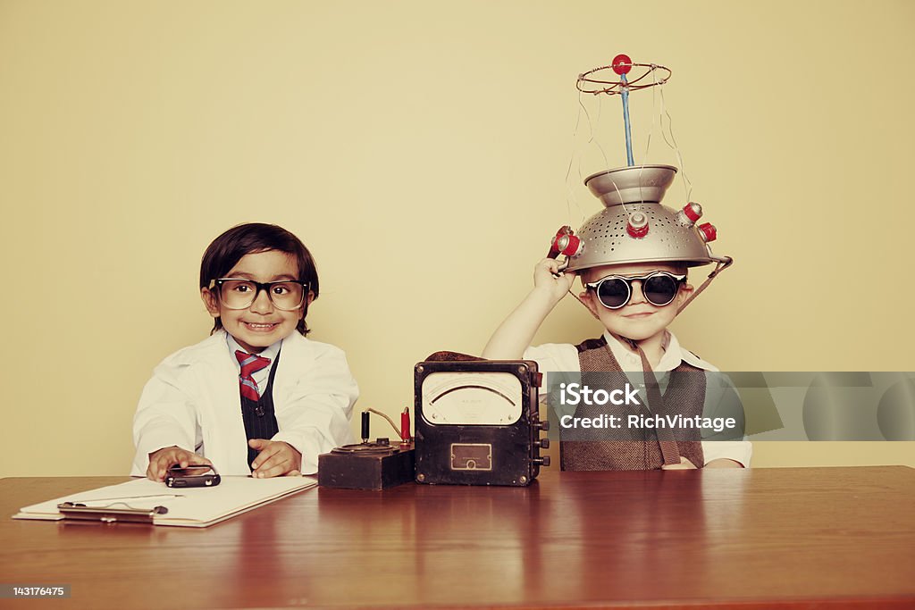 Las aventuras en mente de lectura - Foto de stock de Niño libre de derechos