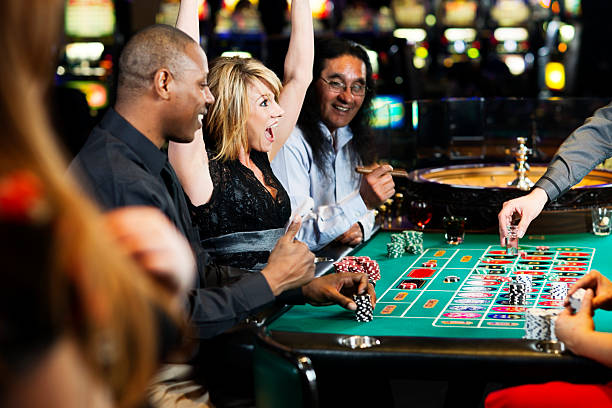 ルーレット - casino roulette gambling casino worker ストックフォトと画像