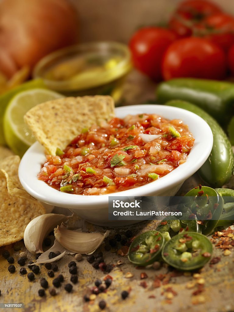 Chips e Salsa - Foto stock royalty-free di Salsa rossa