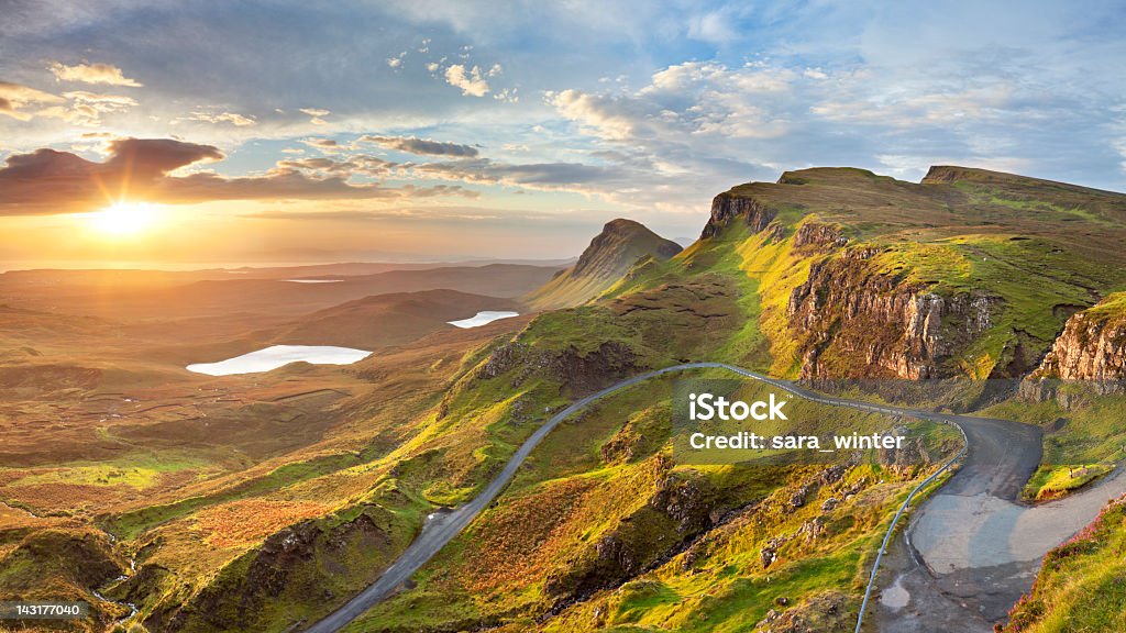 Quiraing, amanecer en la Isla de Skye, Escocia - Foto de stock de Escocia libre de derechos