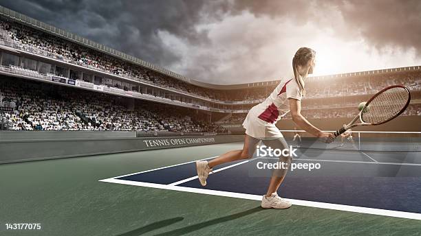 Jugador De Tenis Volea Foto de stock y más banco de imágenes de Tenis - Tenis, Cabello castaño, Mujeres