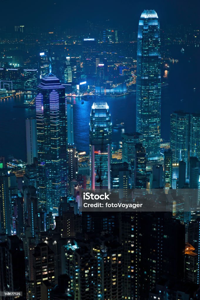Futuristico neon città di notte di grattacieli di Hong Kong - Foto stock royalty-free di Città