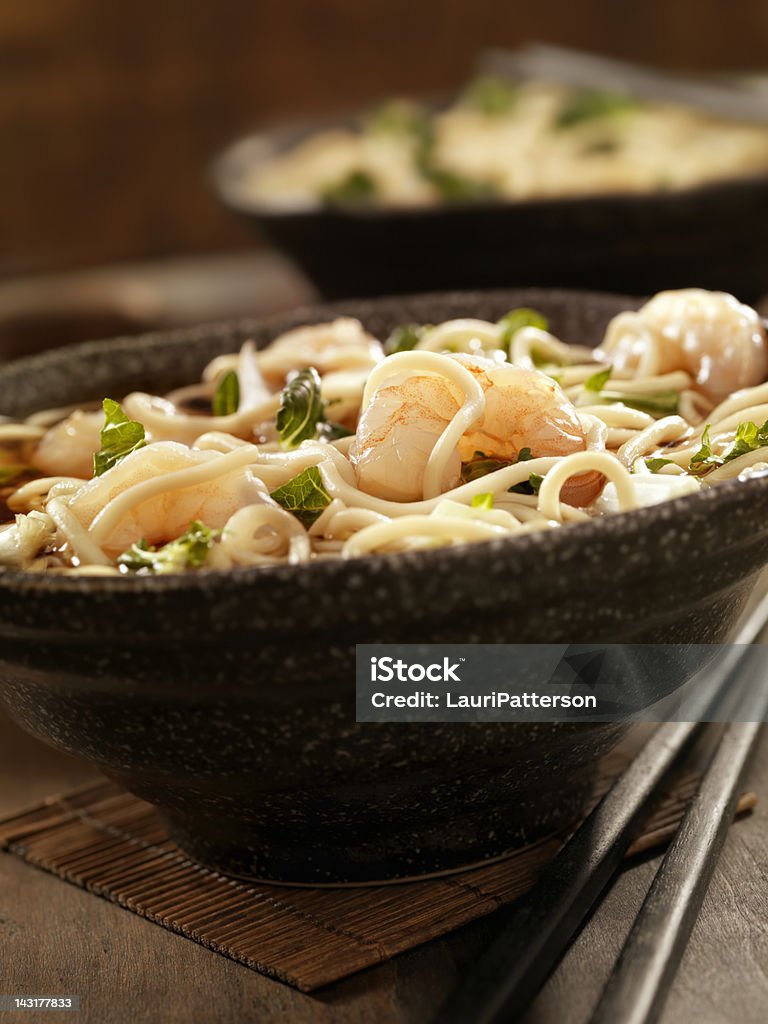 Pasta in brodo con gamberi - Foto stock royalty-free di Alimentazione sana