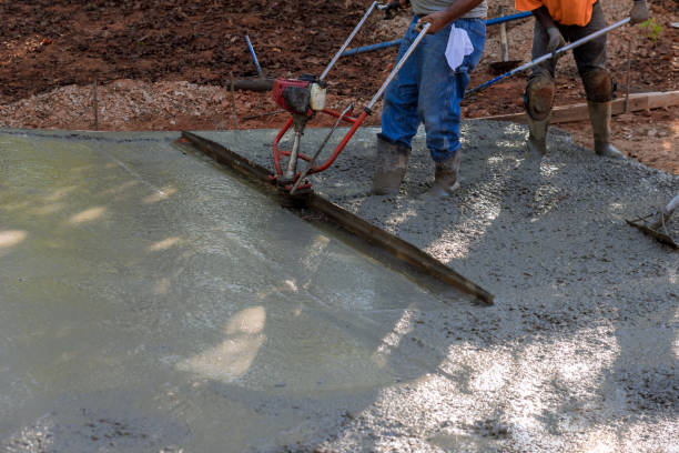 istock Machine to align fresh concrete compacts a layer of fresh concrete a new driveway construction 1431838306