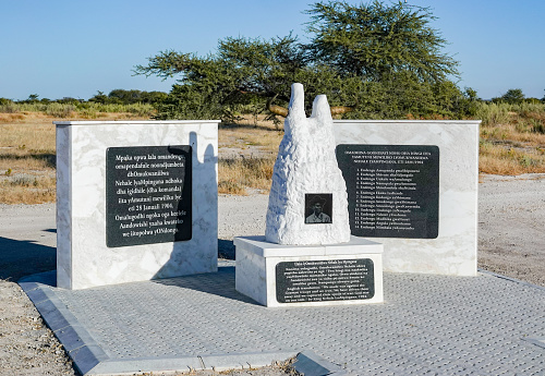 President Hage Geingob unveiled this government monument in January 2022. It commemorates the battle of Amutuni lyomanenge on 28 January 1904 which was led by King Nehale against German colonial soldiers at Etosha.