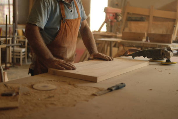 master-apprentice relationship to the furniture workshop,teaching furniture craft