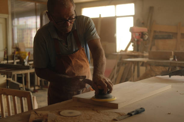 master-apprentice relationship to the furniture workshop,teaching furniture craft
