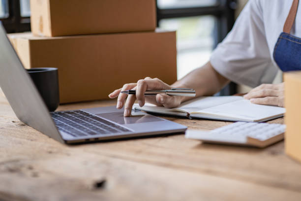 istock Operators work on receiving boxes and check online orders to prepare the packaging. Sell ​​to customers. SME business concept online e-commerce 1432085011