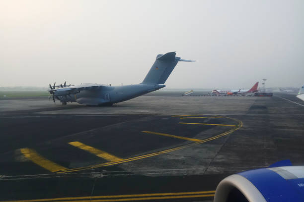 ドイツ空軍、コルカタ空港でのグレマン空軍の飛行。ネタージ・スバス・チャンドラ・ボース国際空港のフライト滑走路。日の出の背景。 - military pilot fighter plane air force ストックフォトと画像