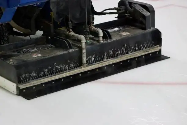 Resurfacing the ice of a hockey rink