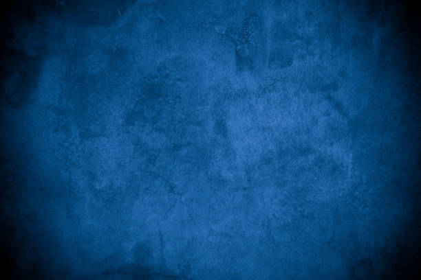 el diseño de color azul abstracto azul oscuro de la textura del patrón de pared antigua es claro con el fondo degradado negro. - moteado fotografías e imágenes de stock