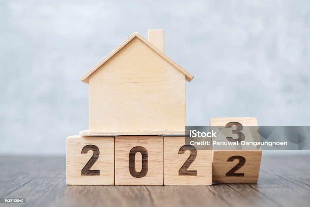 flip 2022 to 2023 block with house model. real estate, Home loan, tax, investment, financial, savings and New Year Resolution concepts 2023 Stock Photo