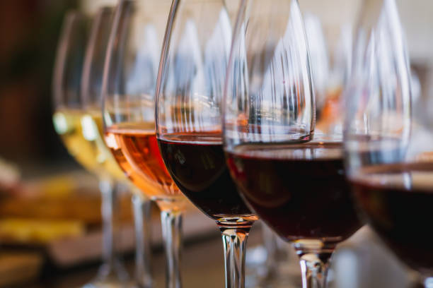 selective focus on a selection of red, rose and white wines during a wine tasting event on the island of crete in greece - wijn stockfoto's en -beelden
