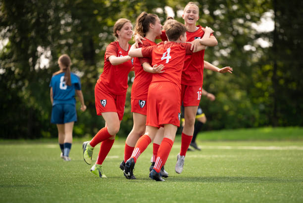 istock Female players celebrating 1432175557