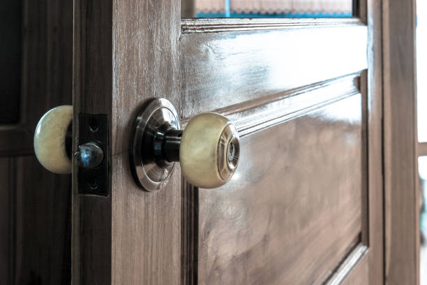 istock knob on old wooden door,vintage effect filter 1432189446
