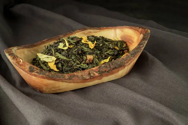 Full leaf loose green,black tea in wooden spoon