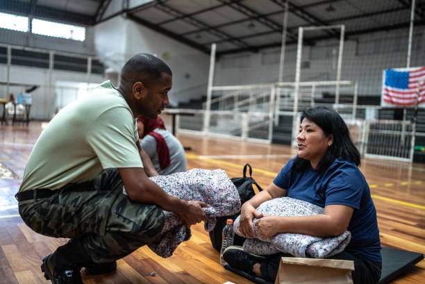 istock Woman receiving a donation in a sheltering 1432210331