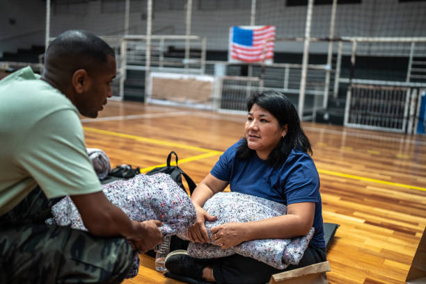 istock Woman receiving a donation in a sheltering 1432210372