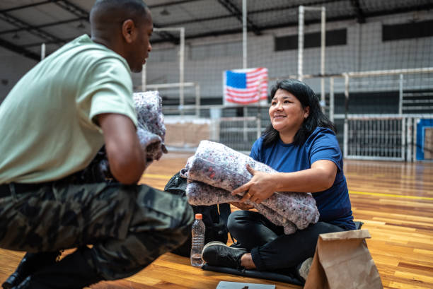 istock Woman receiving a donation in a sheltering 1432210401