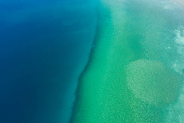 istock Scenic view of mixing clean ocean water 1432214597