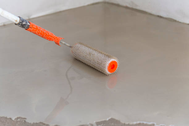 istock Self-leveling epoxy. Leveling with a mixture of cement floors. 1432227370