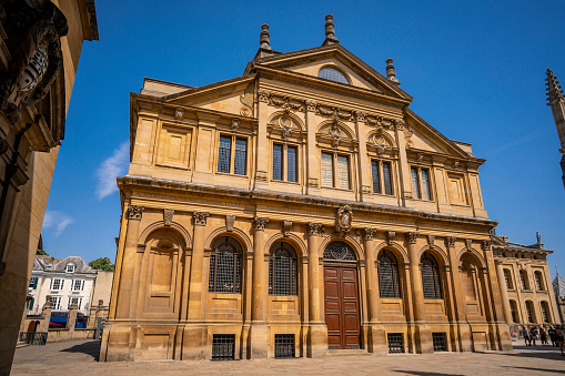 The Sheldonian Theatre, University of Oxford, in Oxfordshire England UK. From 1095 the oldest university of English speaking world, the University has thirty-nine semi autonomous colleges, so does not have a main campus. This University did educate 29 prime ministers of the United Kingdom.