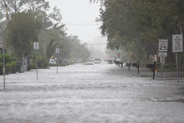 naples park, fl inundación por marejada ciclónica - hurricane ian fotografías e imágenes de stock
