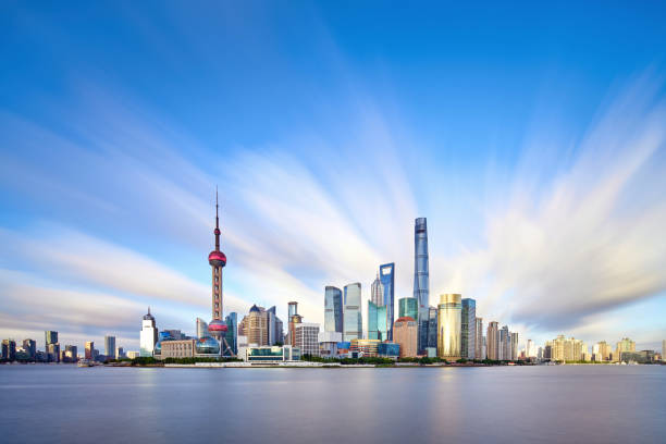 longa exposição, vista do bund em xangai, china - international landmark built structure lujiazui building exterior - fotografias e filmes do acervo