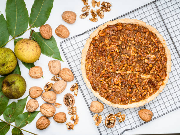 walnut tart - tart dessert tray bakery imagens e fotografias de stock