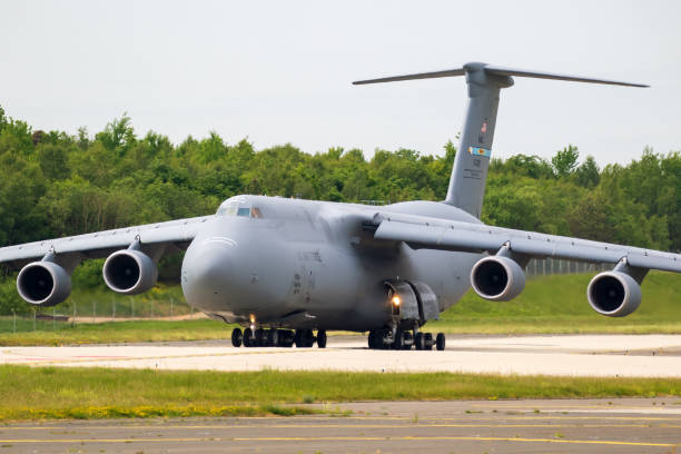 us air force lockheed c-5m galaxy aereo da trasporto - military airplane c 5 military airplane foto e immagini stock