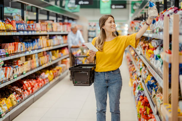 istock Female Consumer in Supermarket 1432351923