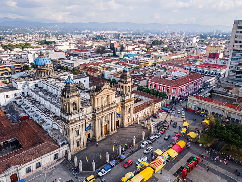 Hermosa vista aérea de la Ciudad de Guatemala - Catedral Metropolitana de Santiago de Guatemala, la Plaza de la Constitución en Guatemala photo