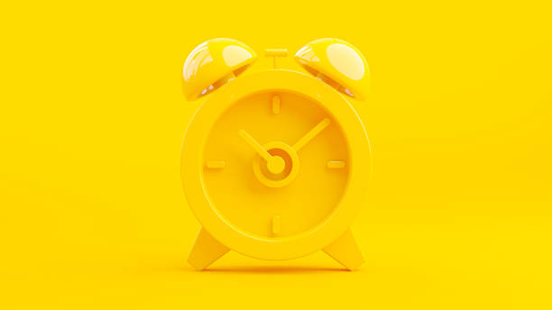 黄色の背景に黄色の目覚まし時計。